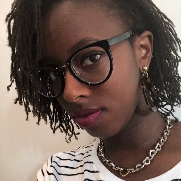 Meet your Posher, Tiffany - Picture 3 of 4